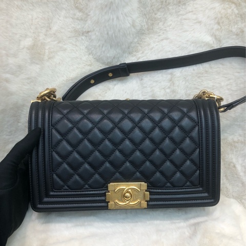 Chanel 黑金做舊銀扣 Boy 25cm