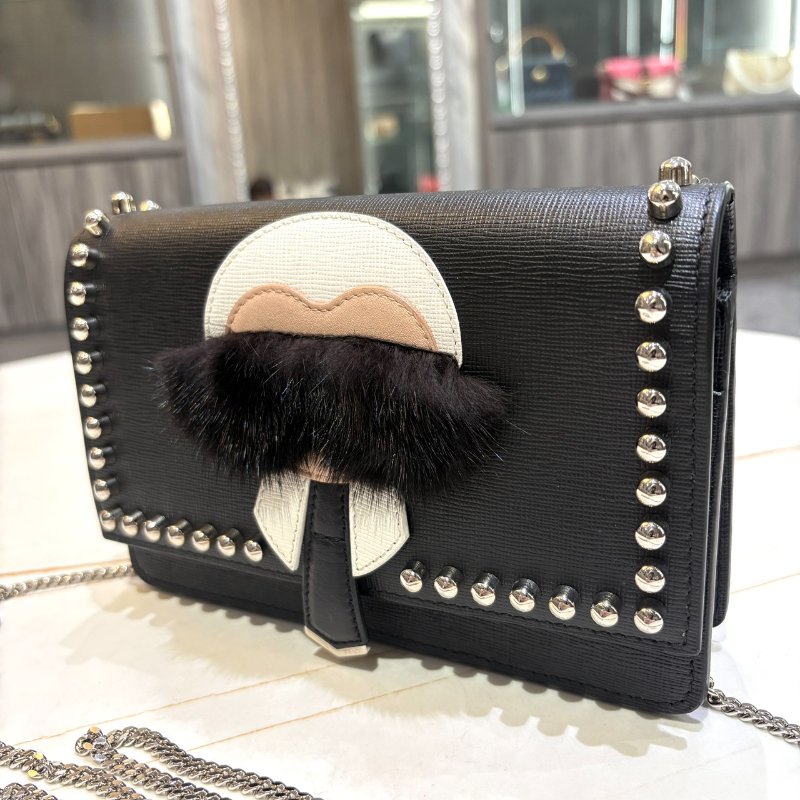 *SHIHNA名牌精品* FENDI 卡爾老佛爺 鉚釘小牛皮 WOC-1