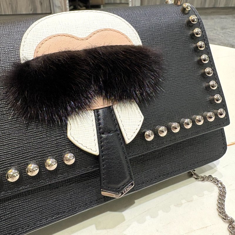 *SHIHNA名牌精品* FENDI 卡爾老佛爺 鉚釘小牛皮 WOC-4