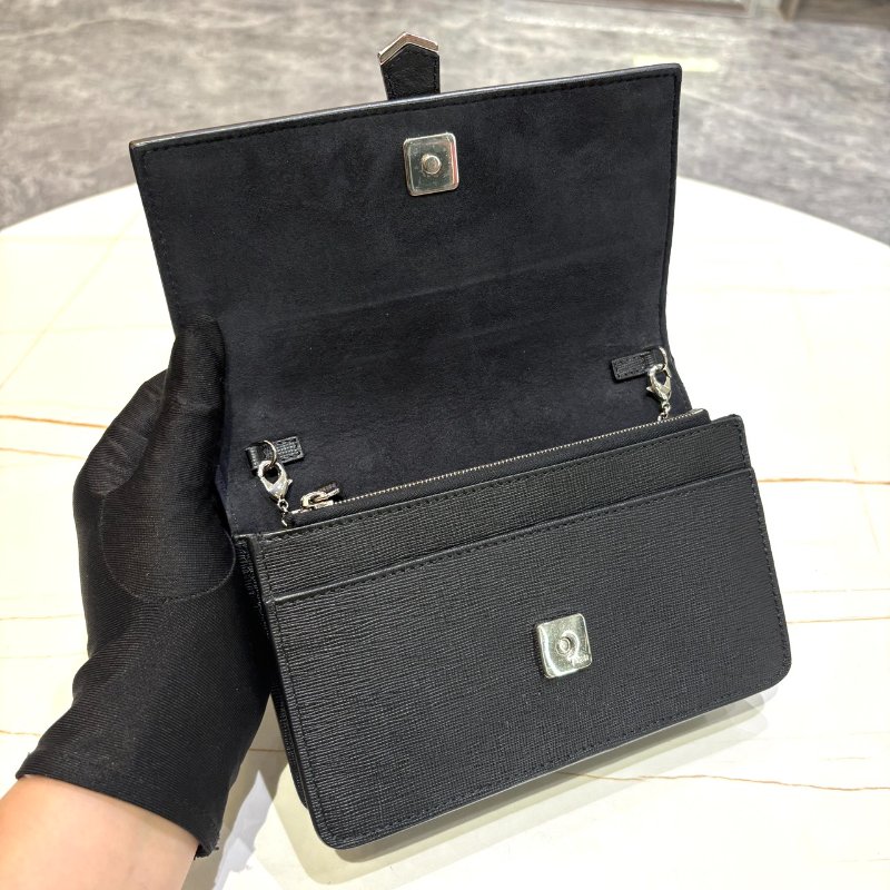 *SHIHNA名牌精品* FENDI 卡爾老佛爺 鉚釘小牛皮 WOC-5
