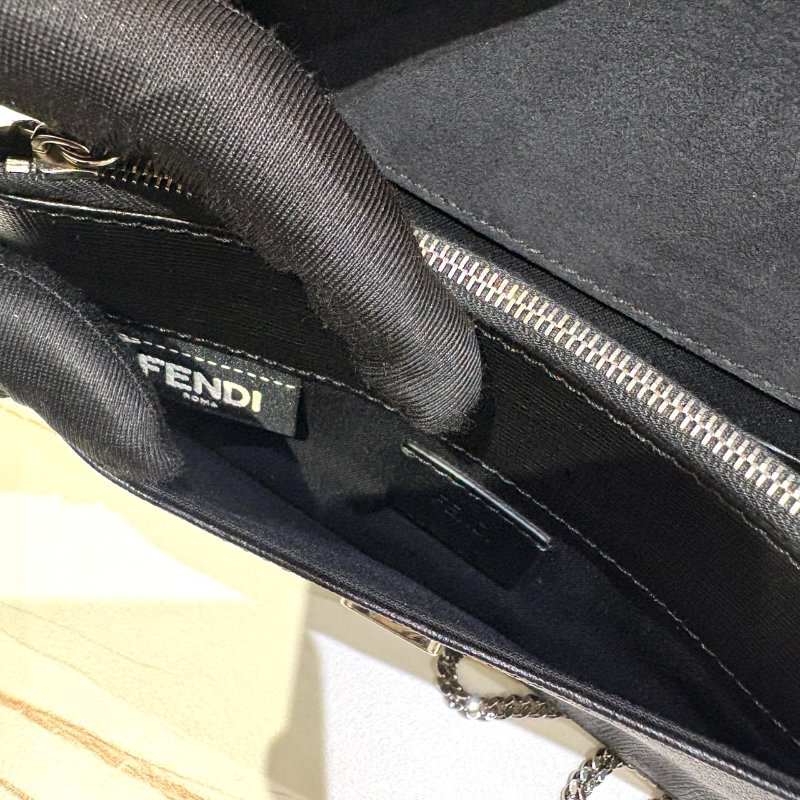 *SHIHNA名牌精品* FENDI 卡爾老佛爺 鉚釘小牛皮 WOC-6