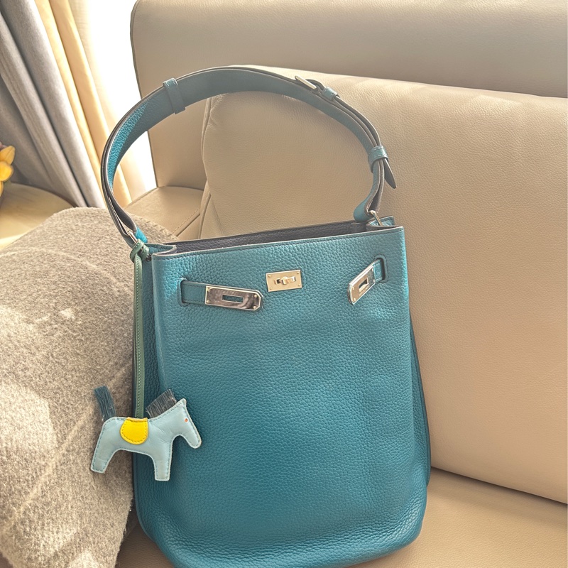 So Kelly 22 Hermes-1