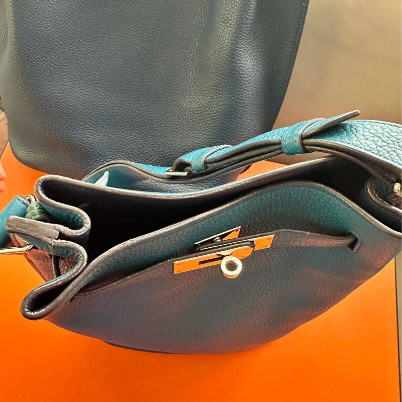 So Kelly 22 Hermes-23