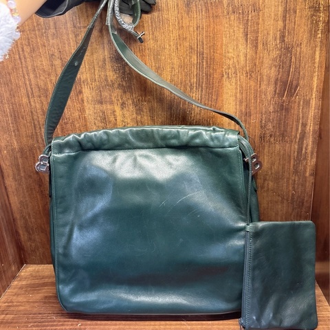 Bally 綠色皮革斜挎包