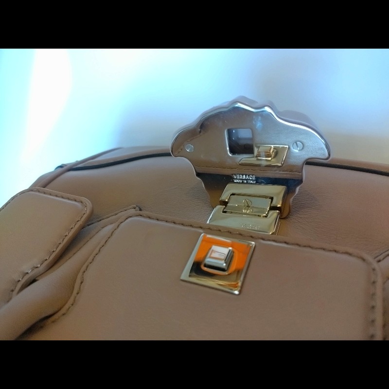 Versace 駝色皮革梅杜莎釦兩用包-27