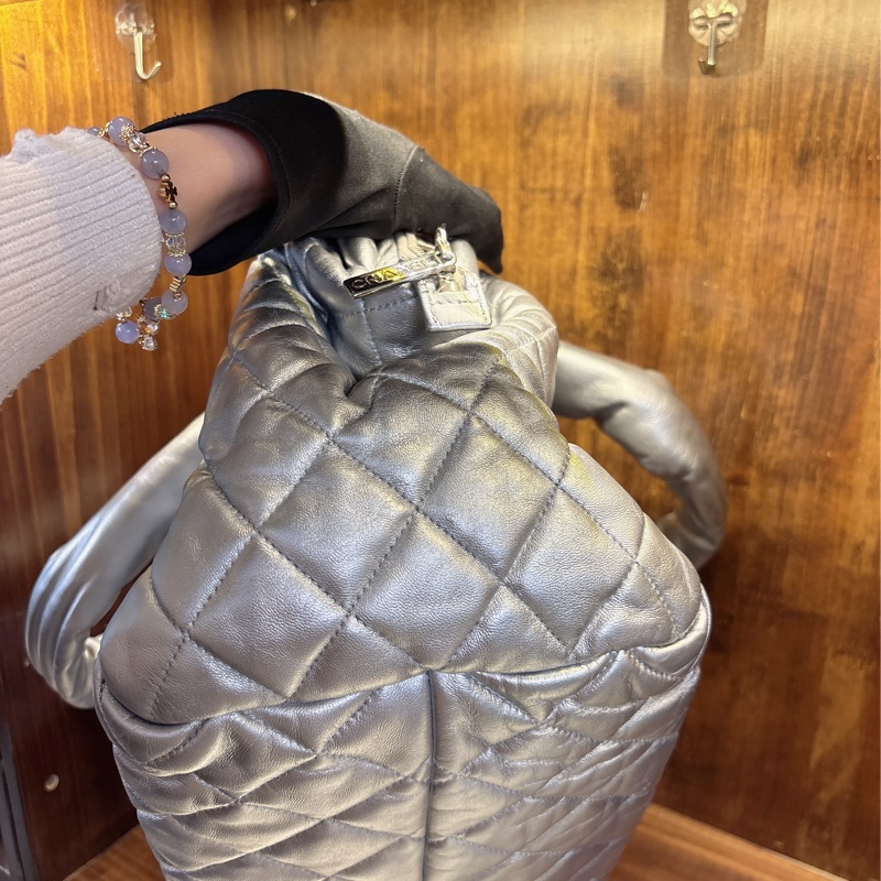 Chanel 銀色菱格紋手提包-4