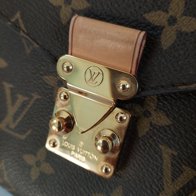 LV M40781 Metis hobo 🌈現貨實拍🌈經典花紋時尚兩用購物包(附購證正本)-14