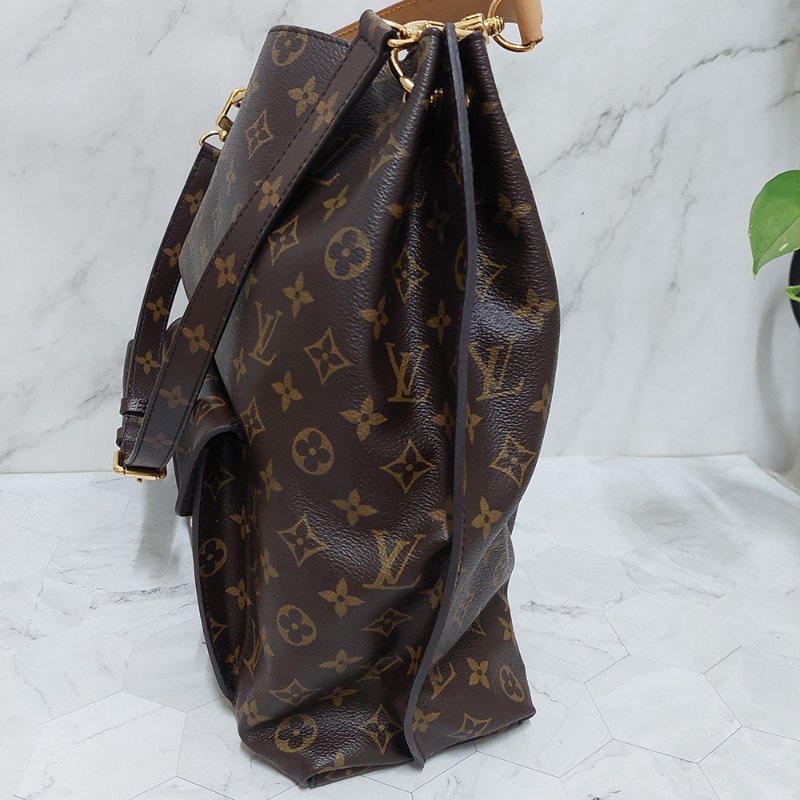LV M40781 Metis hobo 🌈現貨實拍🌈經典花紋時尚兩用購物包(附購證正本)-21