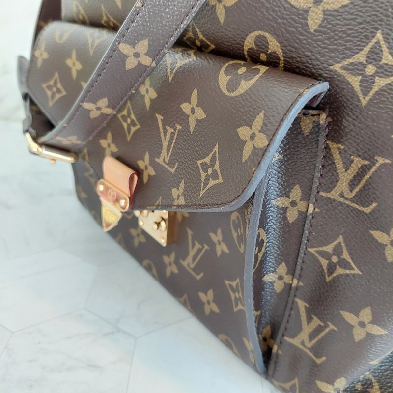 LV M40781 Metis hobo 🌈現貨實拍🌈經典花紋時尚兩用購物包(附購證正本)-24