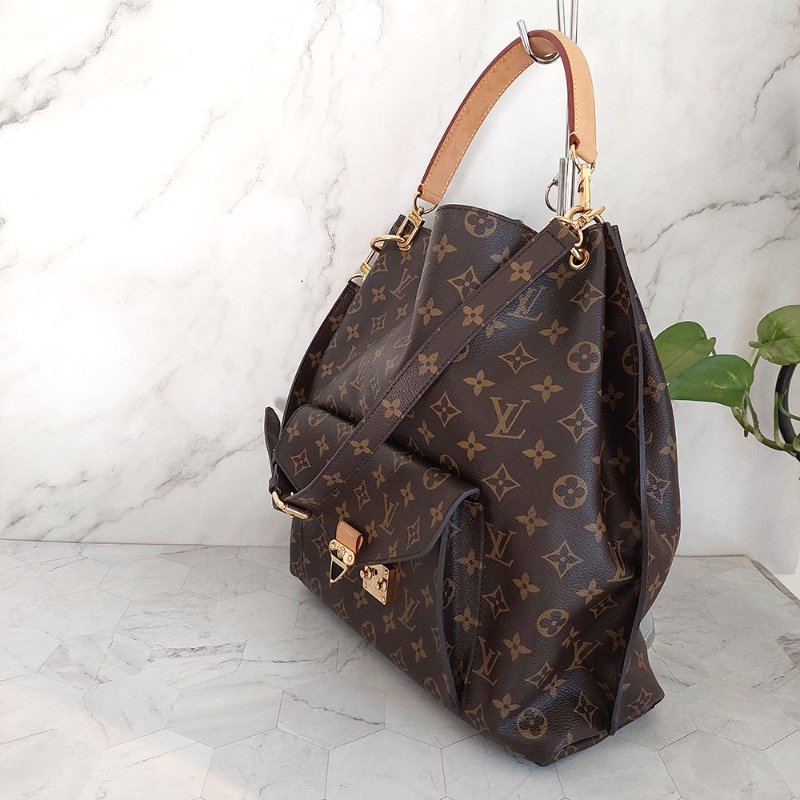 LV M40781 Metis hobo 🌈現貨實拍🌈經典花紋時尚兩用購物包(附購證正本)-65