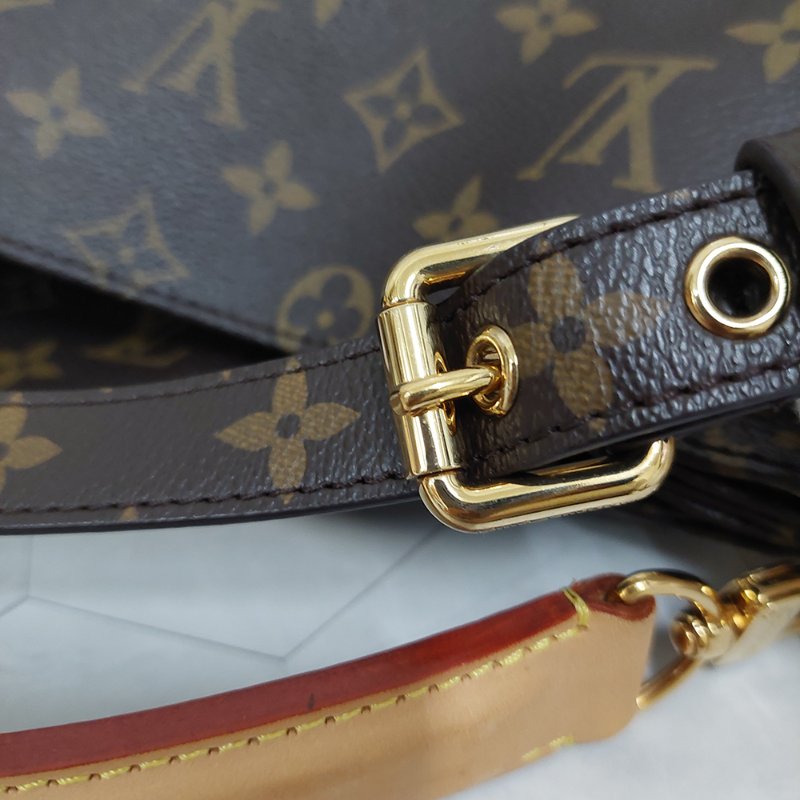 LV M40781 Metis hobo 🌈現貨實拍🌈經典花紋時尚兩用購物包(附購證正本)-82