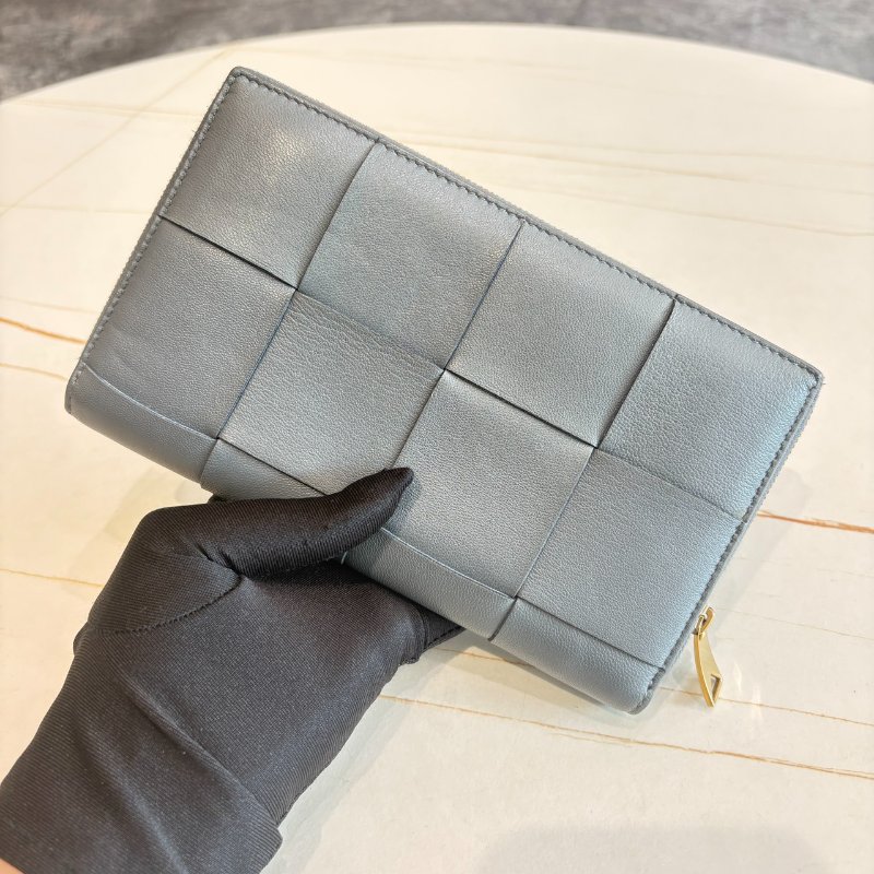 *SHIHNA名牌精品* BOTTEGA VENETA 灰色 大格編織小牛皮拉鍊長夾-0