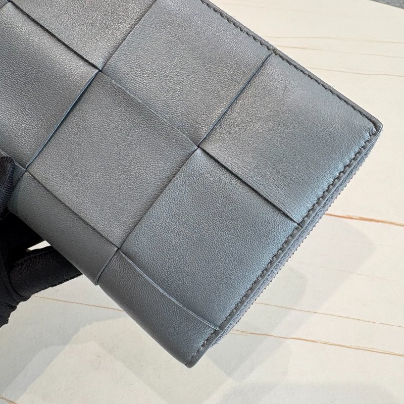 *SHIHNA名牌精品* BOTTEGA VENETA 灰色 大格編織小牛皮拉鍊長夾-3