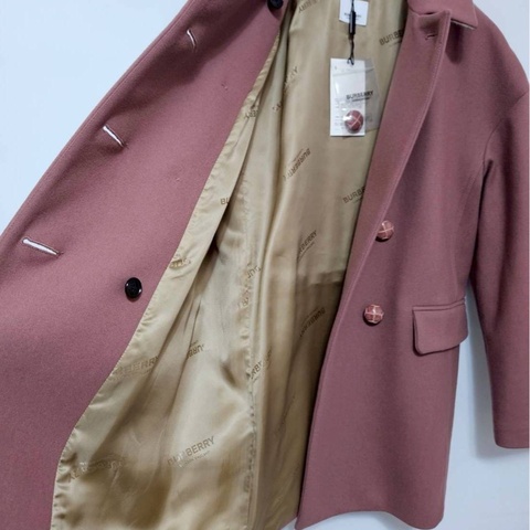 Burberry 質感乾燥玫瑰粉落肩羊絨大衣