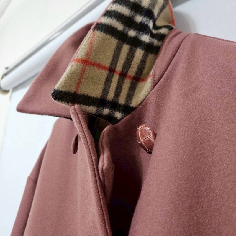 Burberry 質感乾燥玫瑰粉落肩羊絨大衣-3