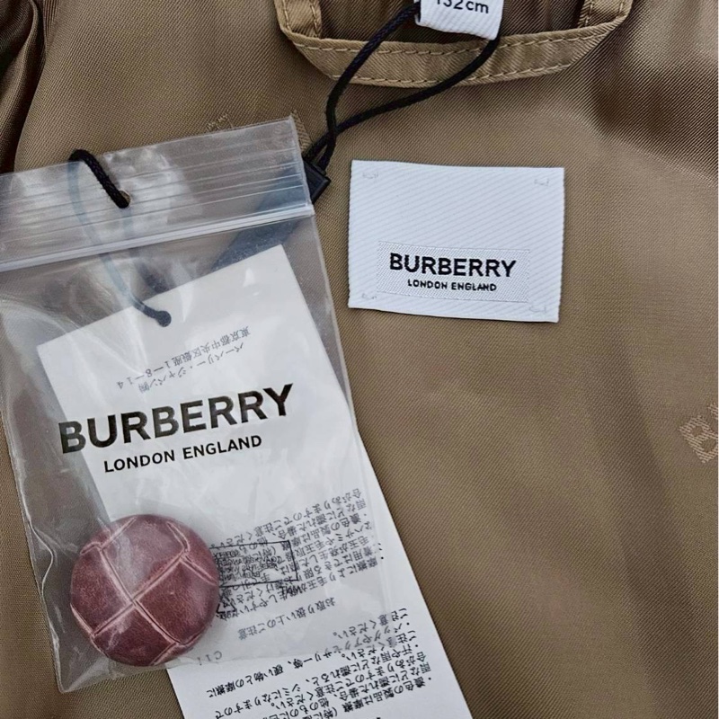 Burberry 質感乾燥玫瑰粉落肩羊絨大衣-5