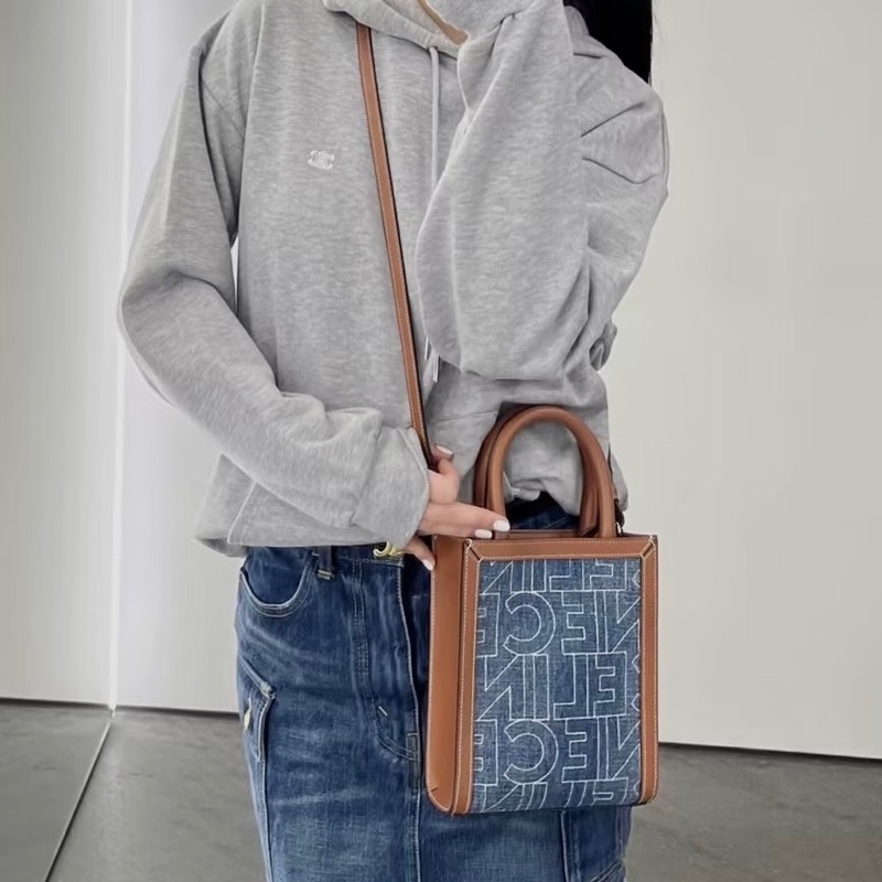 莉亞精品♡ Celine 牛仔琴譜包 二手-1