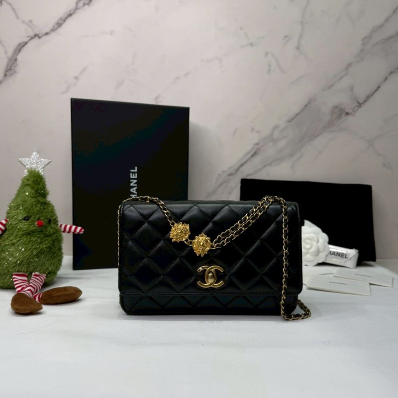 CHANEL 羊皮獅頭鏈帶WOC-0