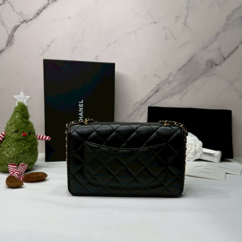 CHANEL 羊皮獅頭鏈帶WOC-1