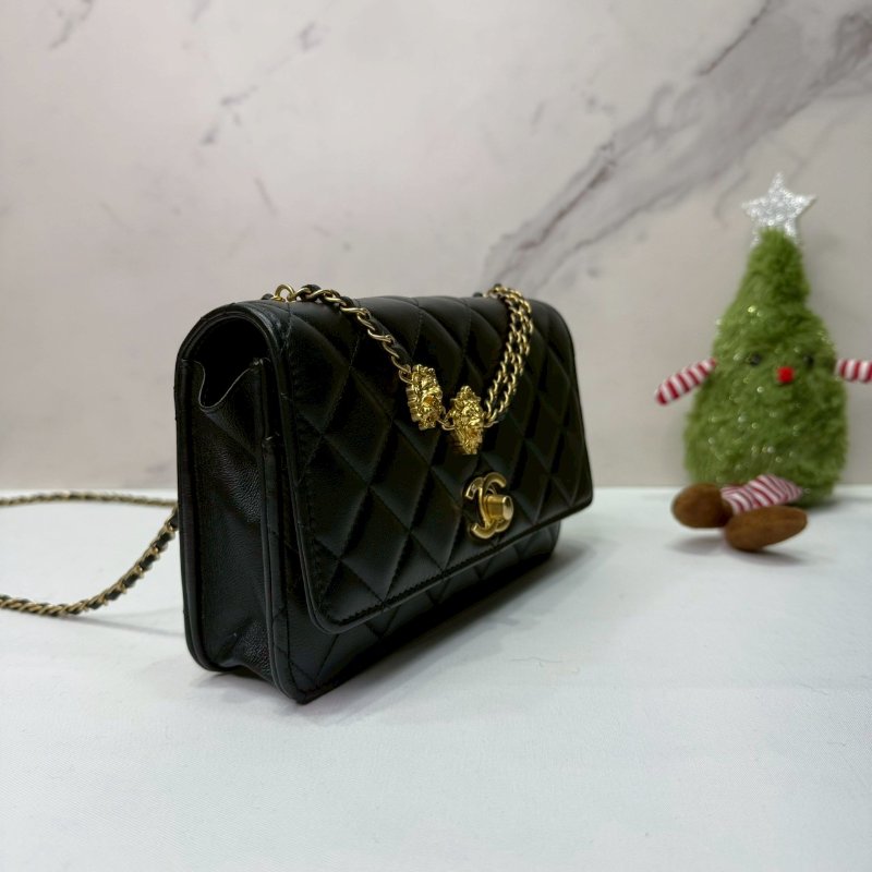 CHANEL 羊皮獅頭鏈帶WOC-3