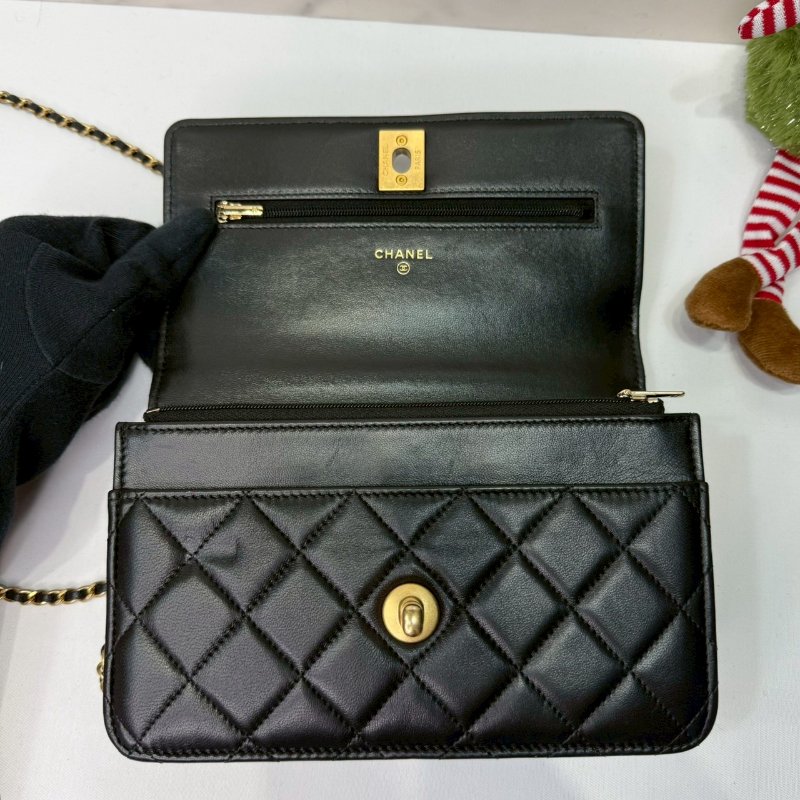 CHANEL 羊皮獅頭鏈帶WOC-4