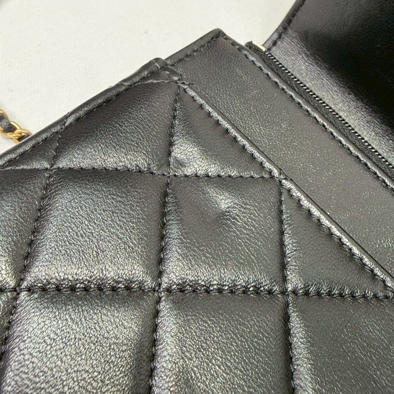 CHANEL 羊皮獅頭鏈帶WOC-6