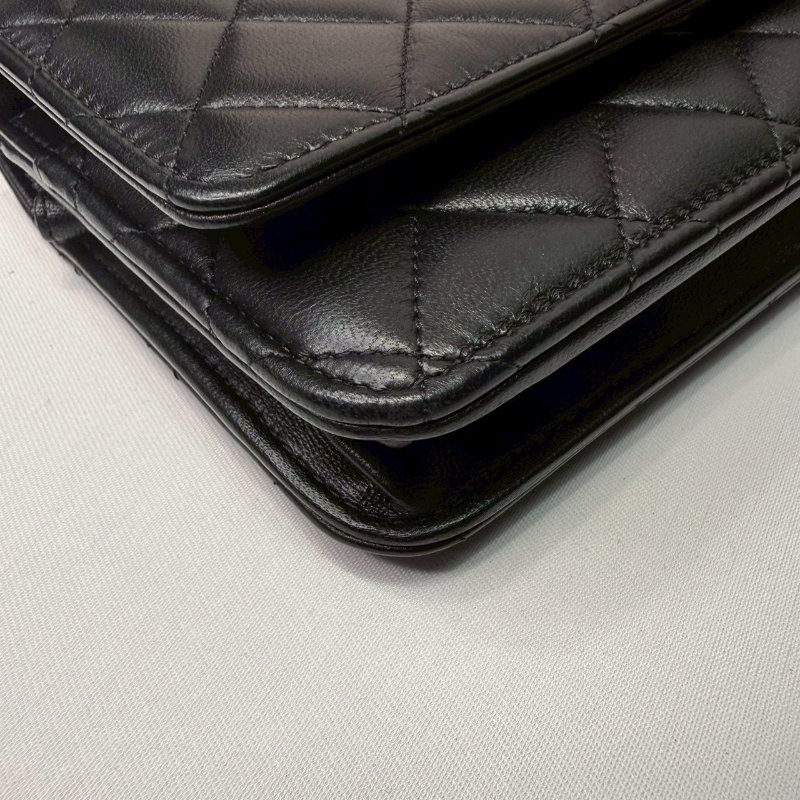 CHANEL 羊皮獅頭鏈帶WOC-7