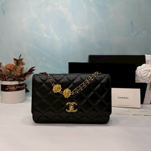 CHANEL 小羊皮獅頭鏈帶WOC