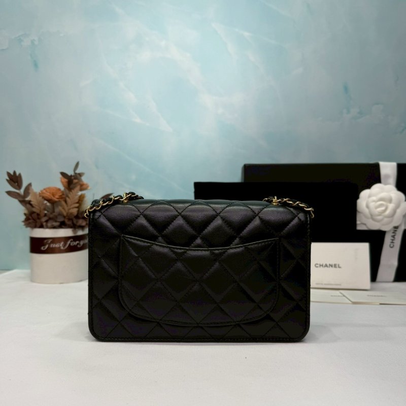 CHANEL 小羊皮獅頭鏈帶WOC-1