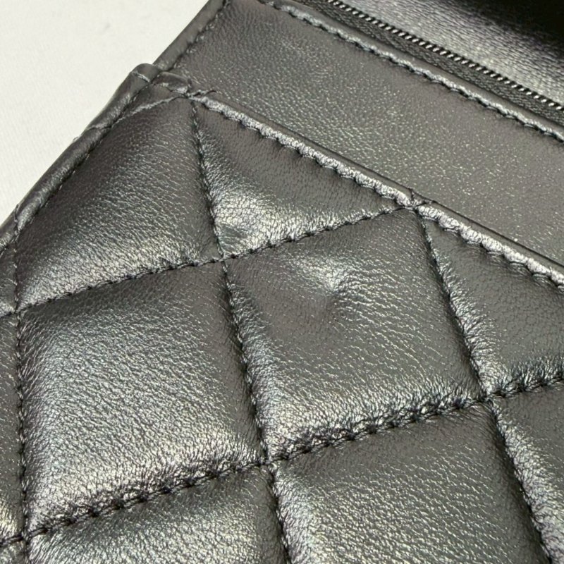 CHANEL 小羊皮獅頭鏈帶WOC-5