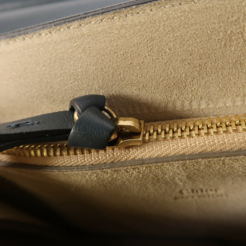 Chloe 牛皮皮革Faye Medium肩背袋-15