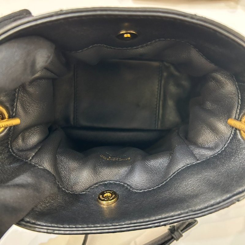 YSL-Saint Laurent 黑羊皮金釦Jamie 迷你束口肩背包-7