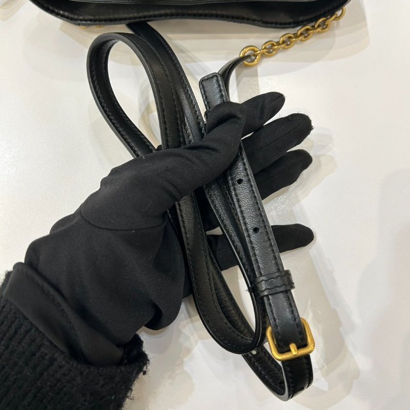 YSL-Saint Laurent 黑羊皮金釦Jamie 迷你束口肩背包-8