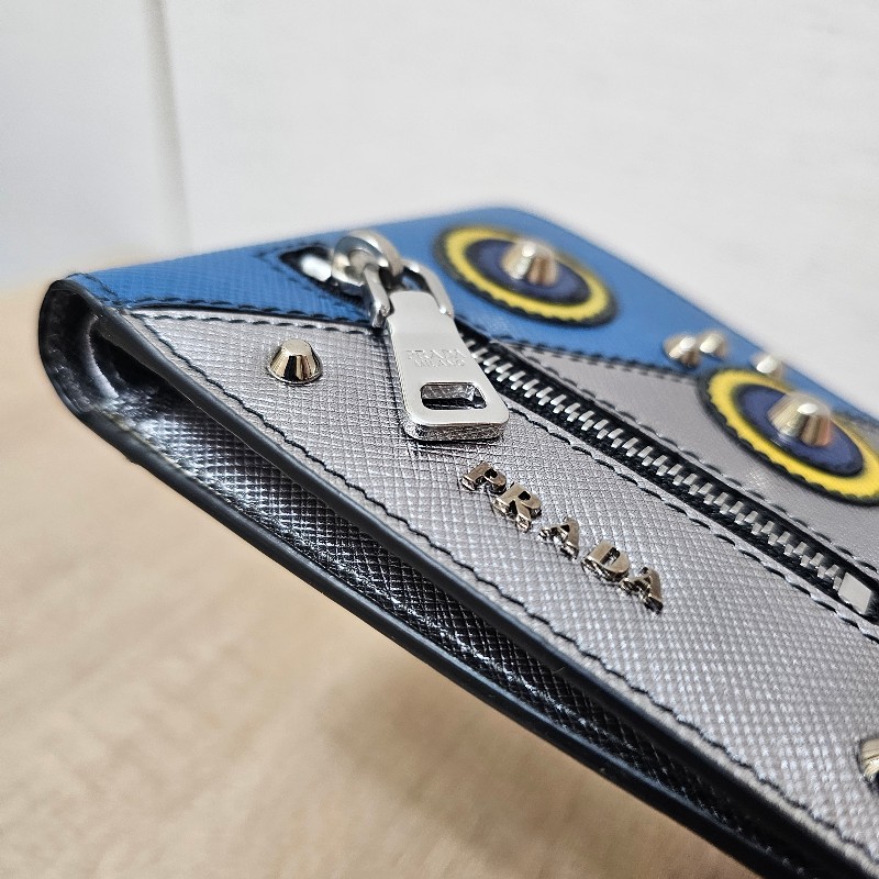 [絕版好物🧧不會跟別人一樣] Prada銀藍防刮皮銀釦機器人短夾-6