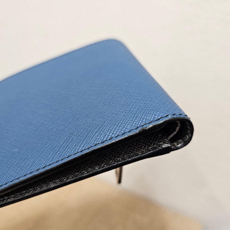 [絕版好物🧧不會跟別人一樣] Prada銀藍防刮皮銀釦機器人短夾-13