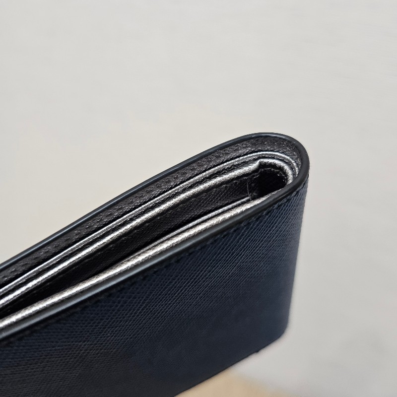 [絕版好物🧧不會跟別人一樣] Prada銀藍防刮皮銀釦機器人短夾-14