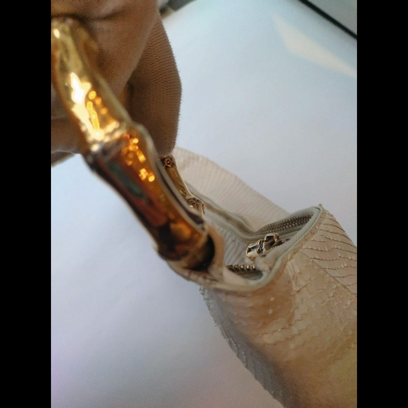 Gucci 單肩帶白蛇紋皮革hobo包-24