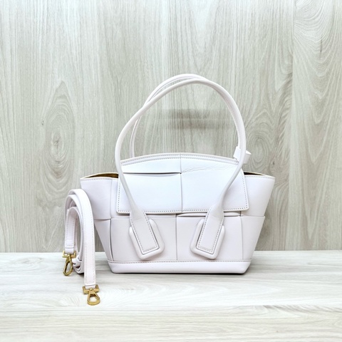 BV 淡粉牛皮大編織手提斜背MiniArco29 600606