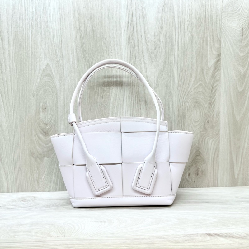 BV 淡粉牛皮大編織手提斜背MiniArco29 600606-1