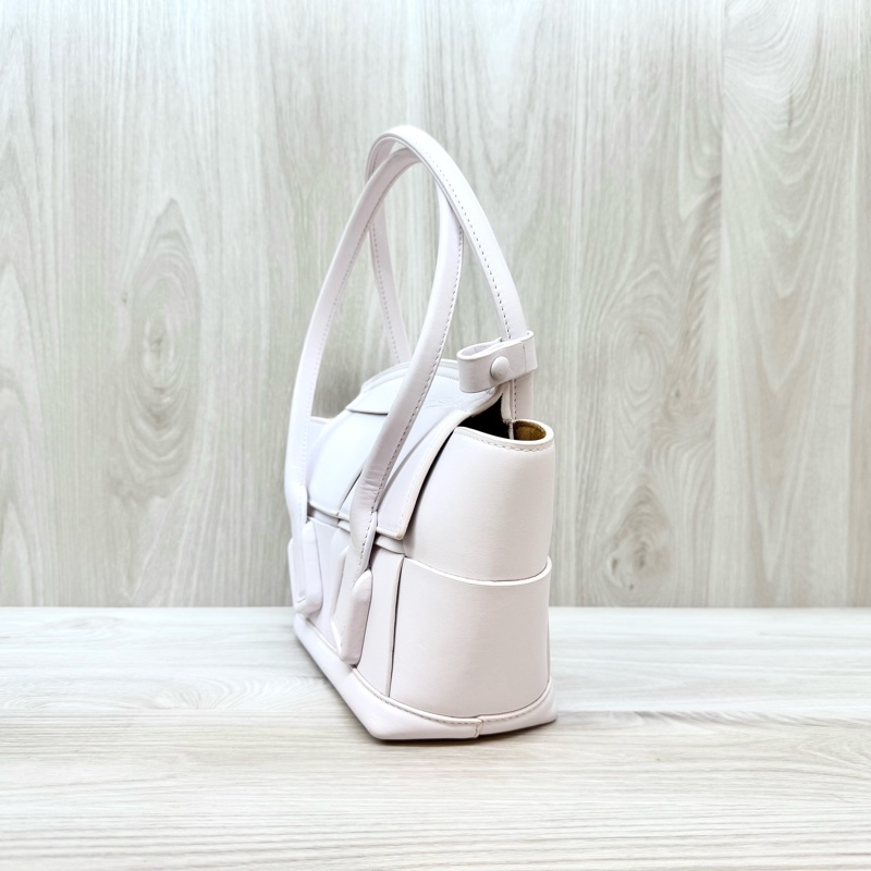 BV 淡粉牛皮大編織手提斜背MiniArco29 600606-2