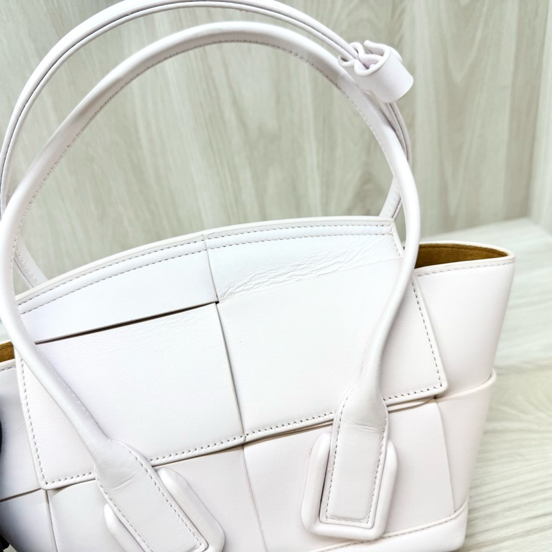 BV 淡粉牛皮大編織手提斜背MiniArco29 600606-9