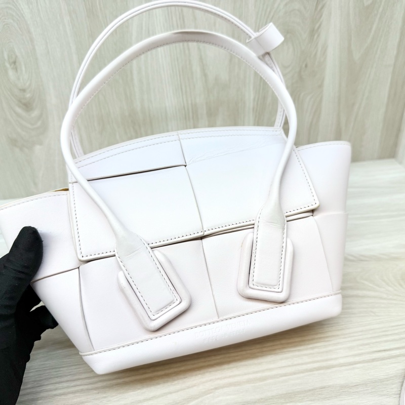 BV 淡粉牛皮大編織手提斜背MiniArco29 600606-11