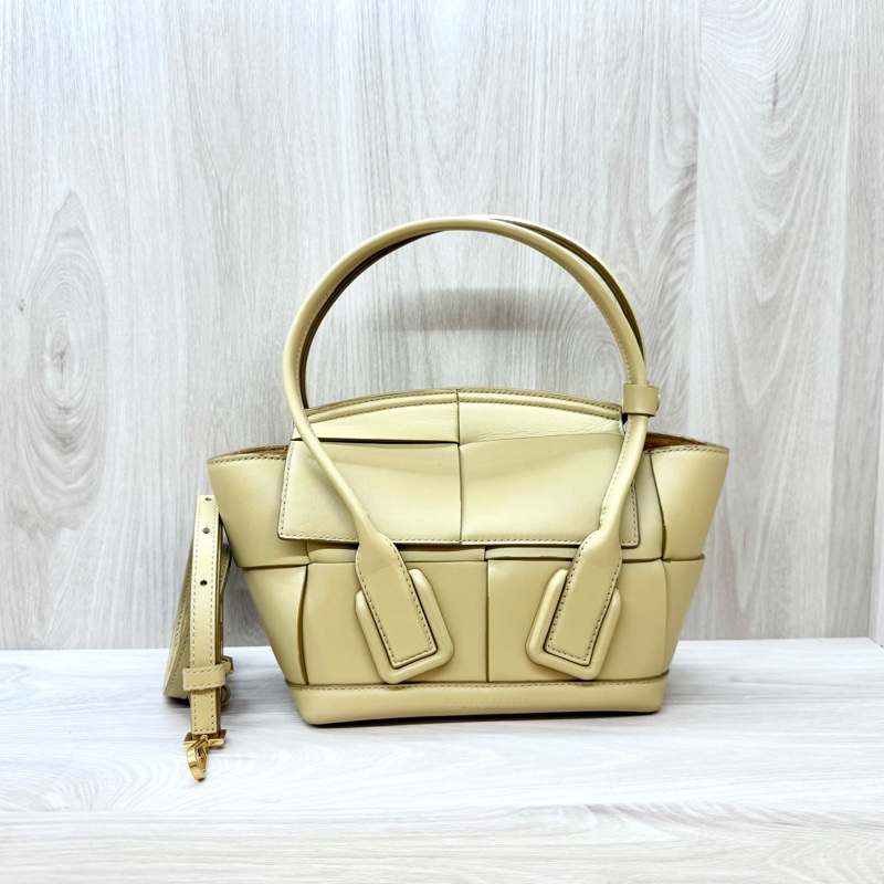 BV芥末黃小牛皮大編織ARCO 29手提側背包-0