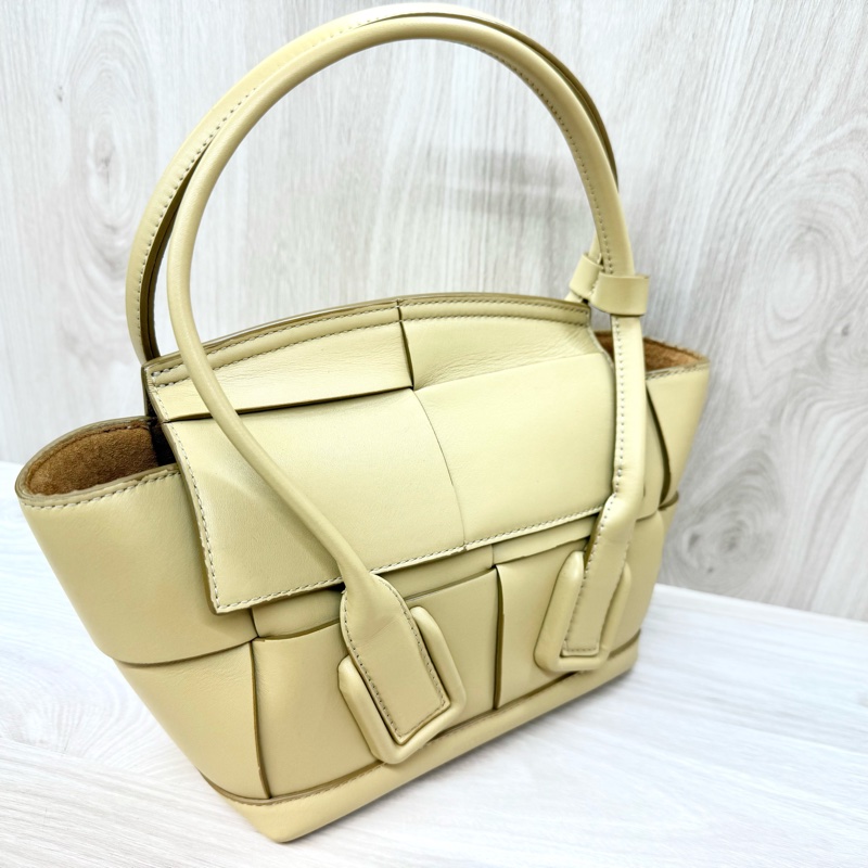 BV芥末黃小牛皮大編織ARCO 29手提側背包-4