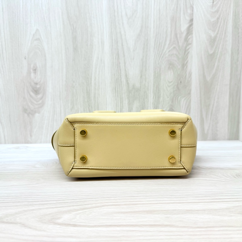 BV芥末黃小牛皮大編織ARCO 29手提側背包-5