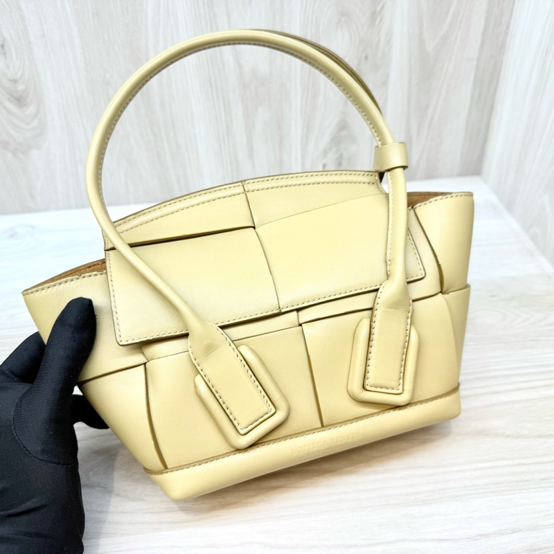 BV芥末黃小牛皮大編織ARCO 29手提側背包-6