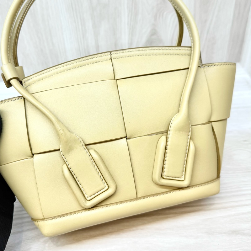 BV芥末黃小牛皮大編織ARCO 29手提側背包-16