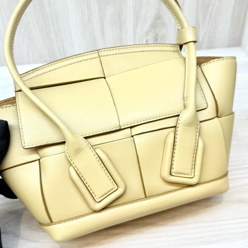 BV芥末黃小牛皮大編織ARCO 29手提側背包-17