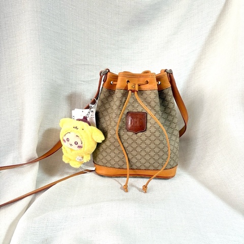 Celine 米色凱旋門水桶包