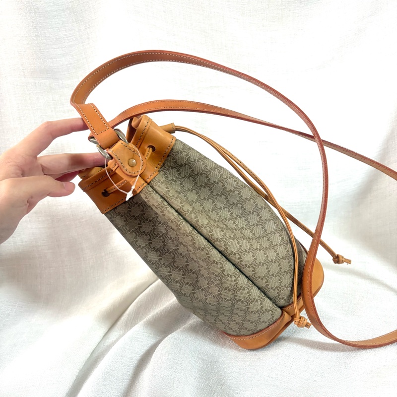 Celine 米色凱旋門水桶包-5